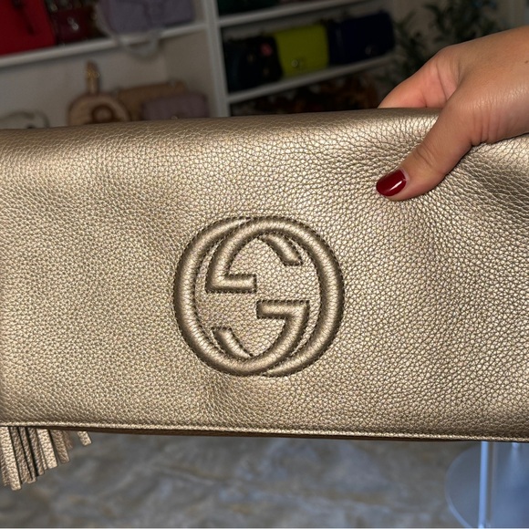 Gucci Metallic/Gold Pebble Leather Soho Clutch - Picture 15 of 16